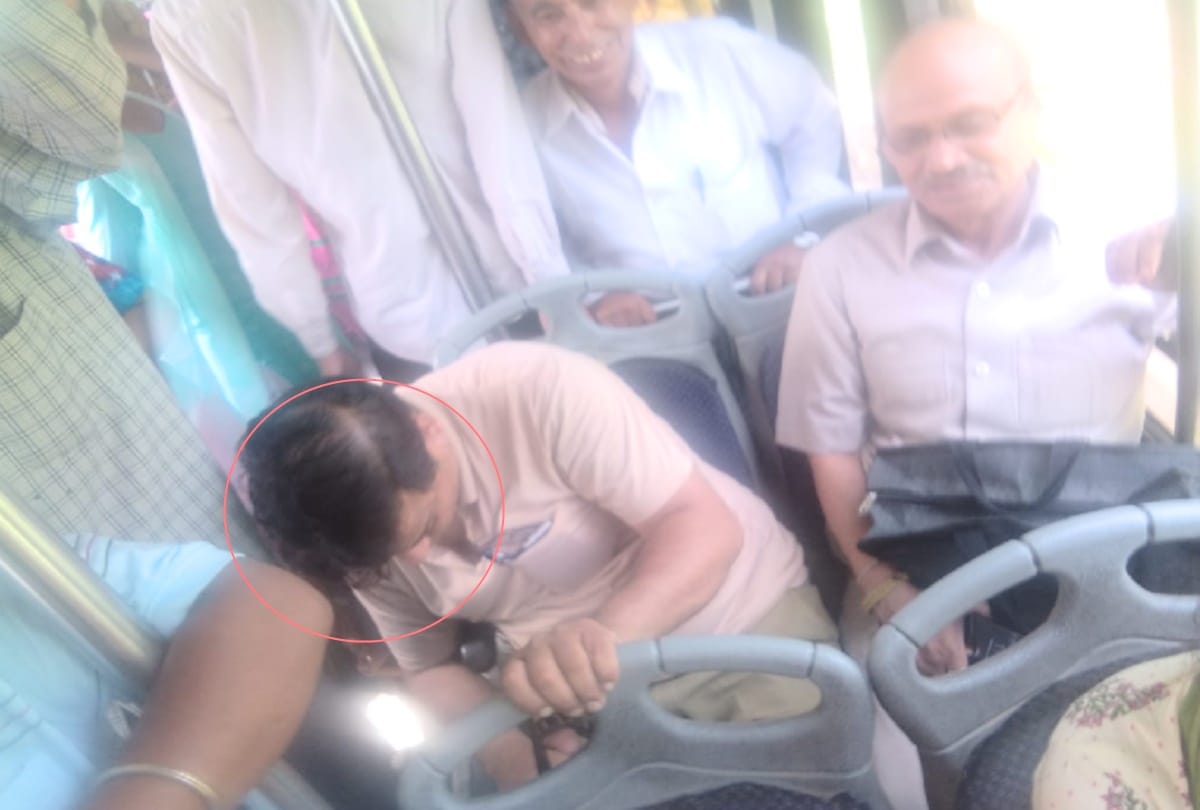Drunk conductor of hrtc quarreled with passenger in bus at hamirpur