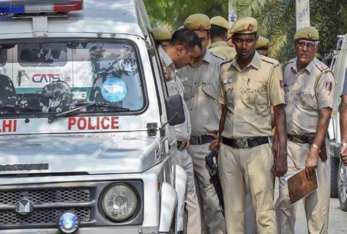 Mother son duo held for assaulting policemen in rajouri garden Delhi