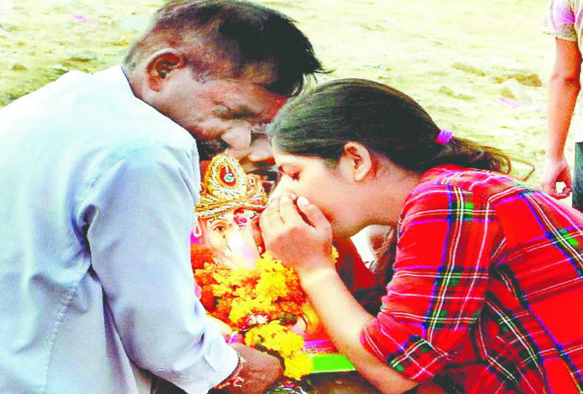 Ganesh Visarjan 2019 in Yamuna River Water By Devotees Agra News
