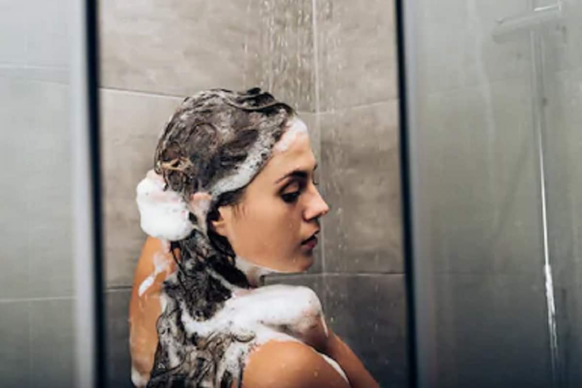 do not do this hair care mistakes in winter season in hindi