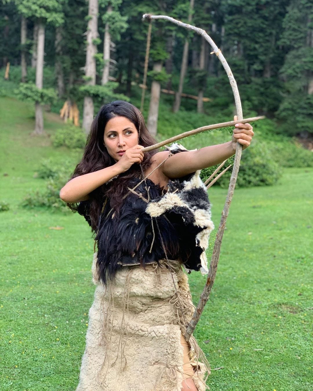 Bigg Boss 13 salman khan aprriciate hina khan by saying first contestant as bahu bani babe