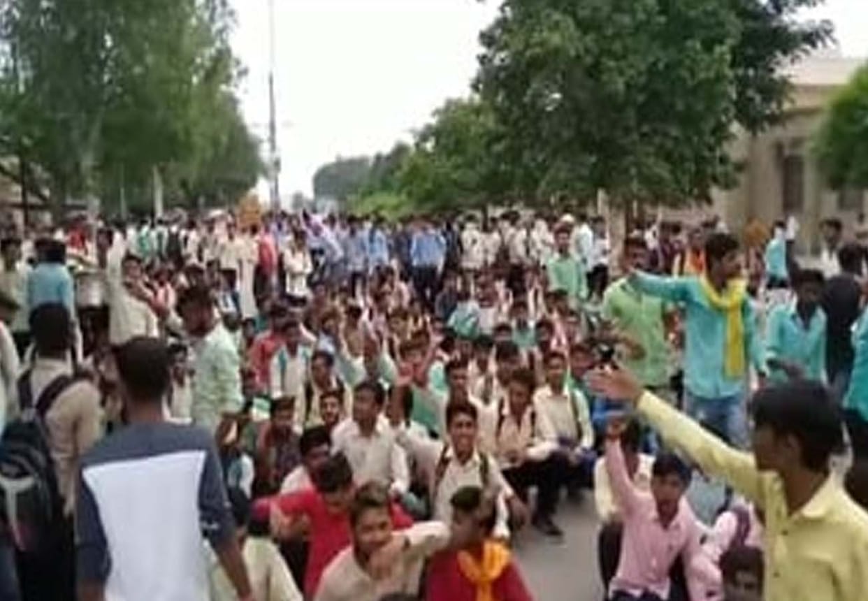 Student dies in Chitrakoot, colleagues create ruckus