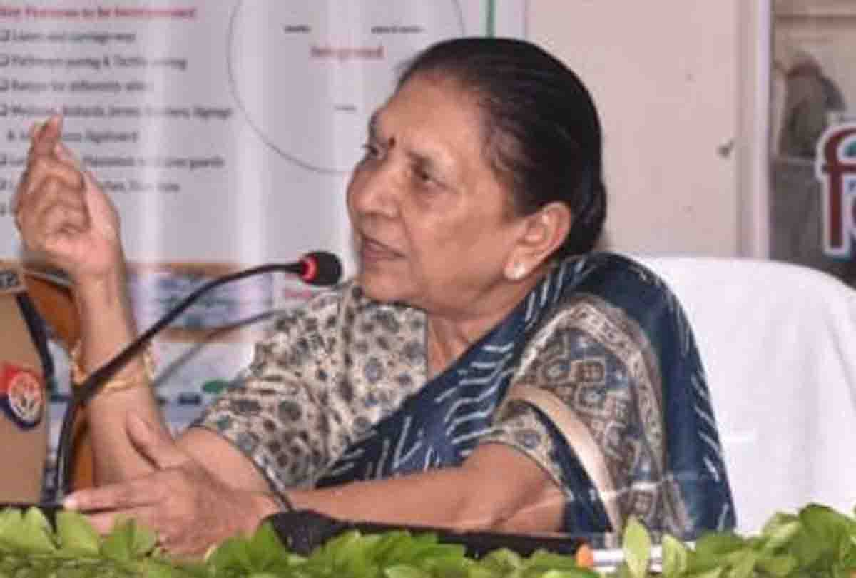 uttar pradesh Governor took class of officers