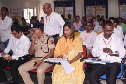 uttar pradesh Governor took class of officers