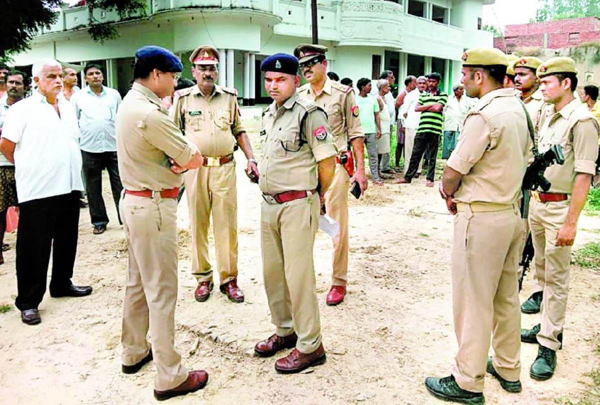 ambedkarnagar : goons killed cashier of baroda gramin bank