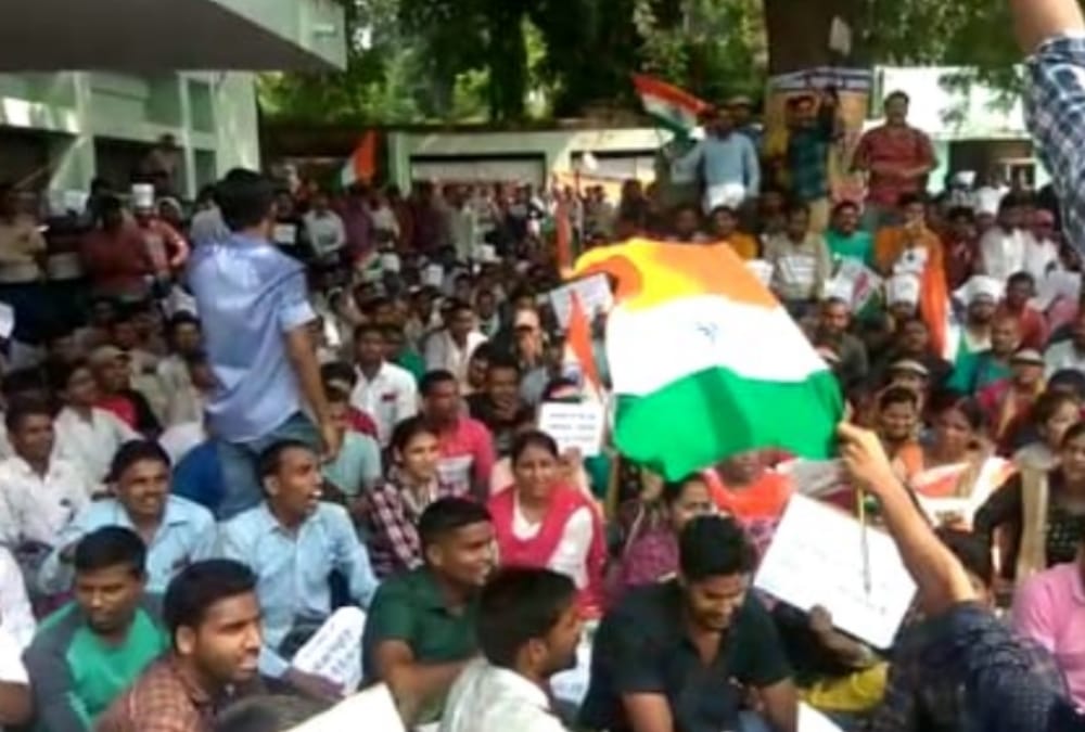 Applicants protest in 69 thousand teachers recruitment case.