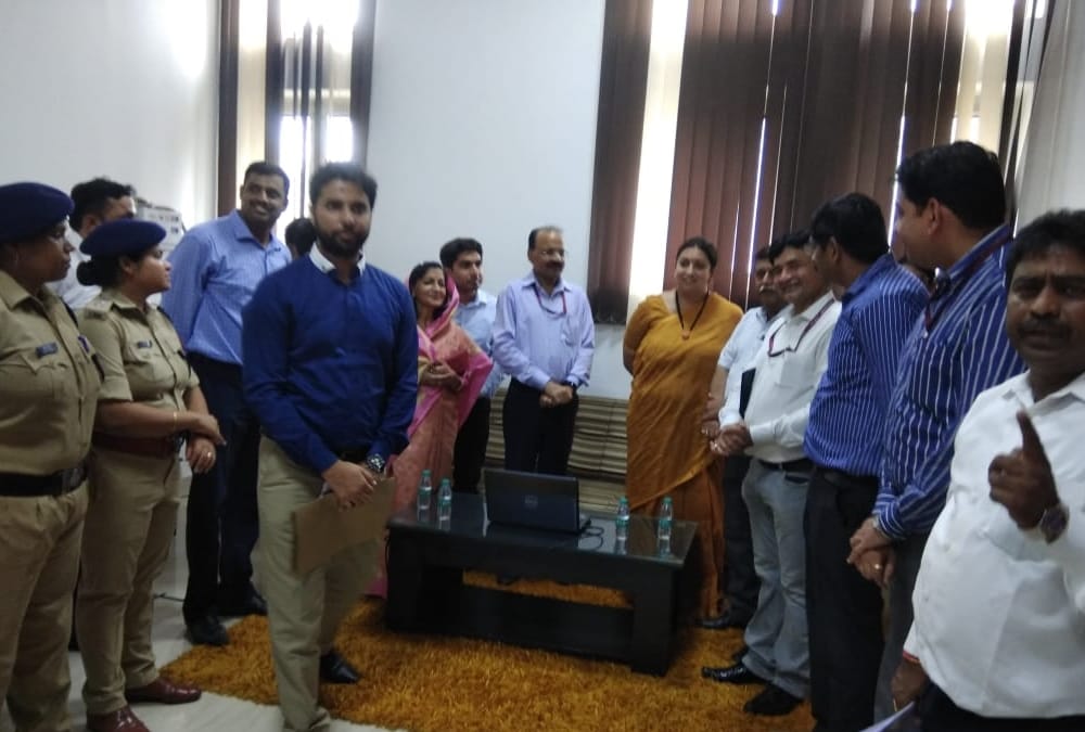 UP News: Cabinet minister Smriti Irani on Amethi visit.