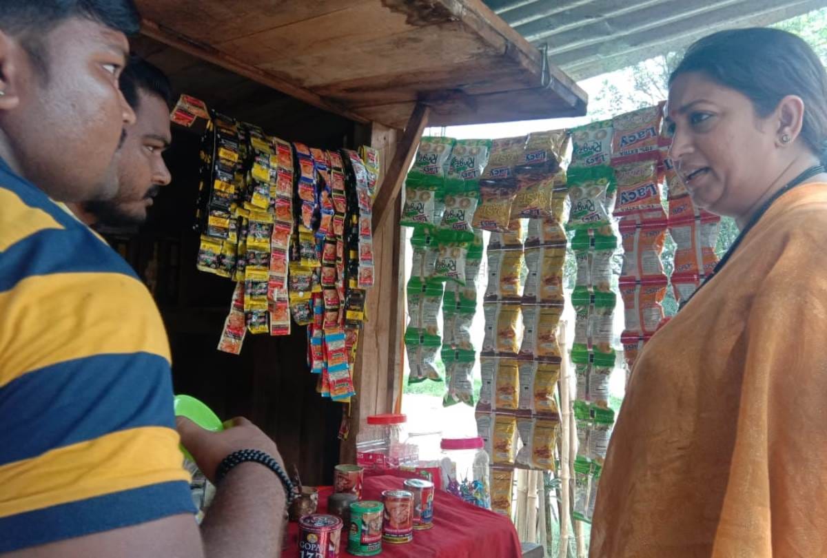 Shopkeepers in front of Smriti Irani vow not to sell pan masala