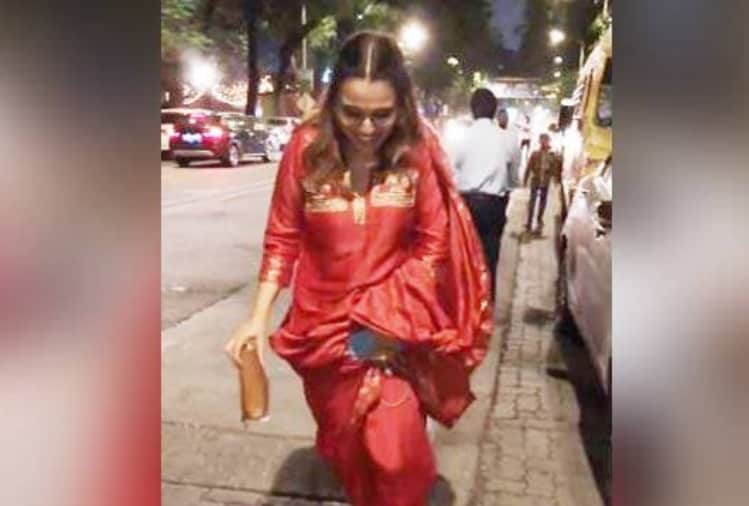 swara bhaskar lost kolhapuri chappal in lalbaghcha mandir