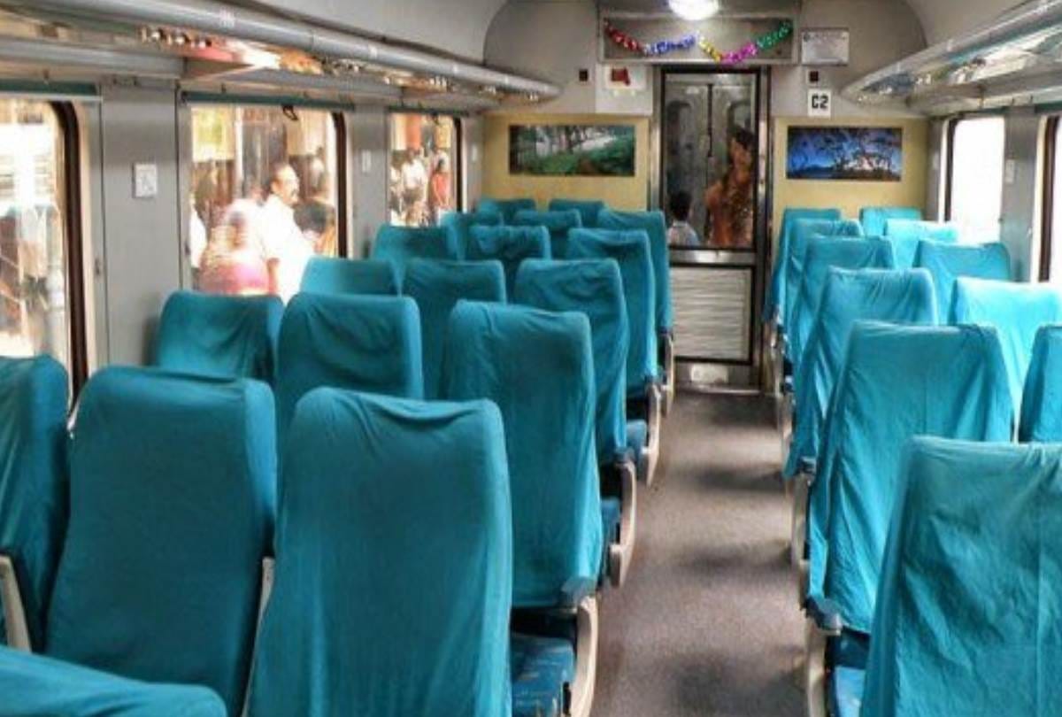 UP News: travelling in shatabdi express is expensive than flight due to flexi pricing system