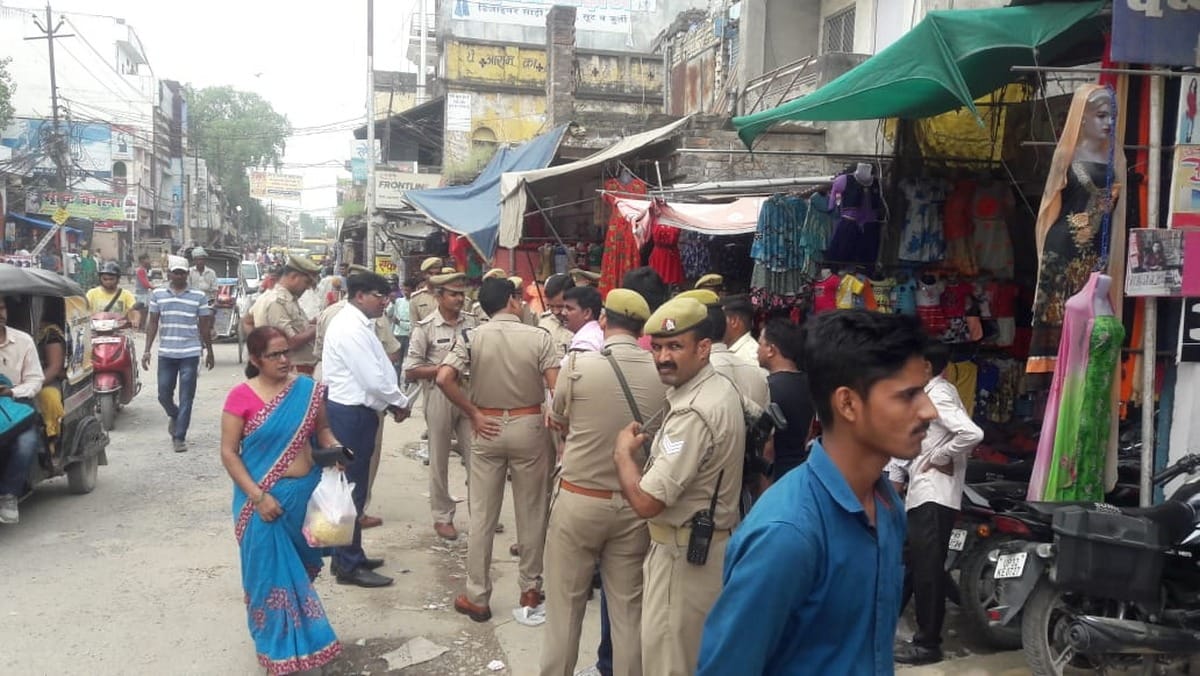seven laks loot from Scorpio car in Pandeypur intersection in Varanasi