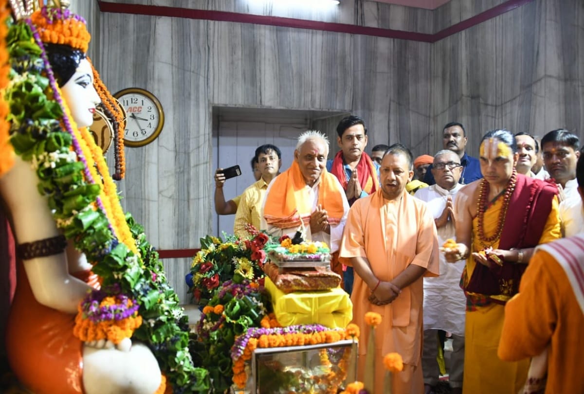 CM Yogi reaches Gorakhnath temple during his visit to Gorakhpur