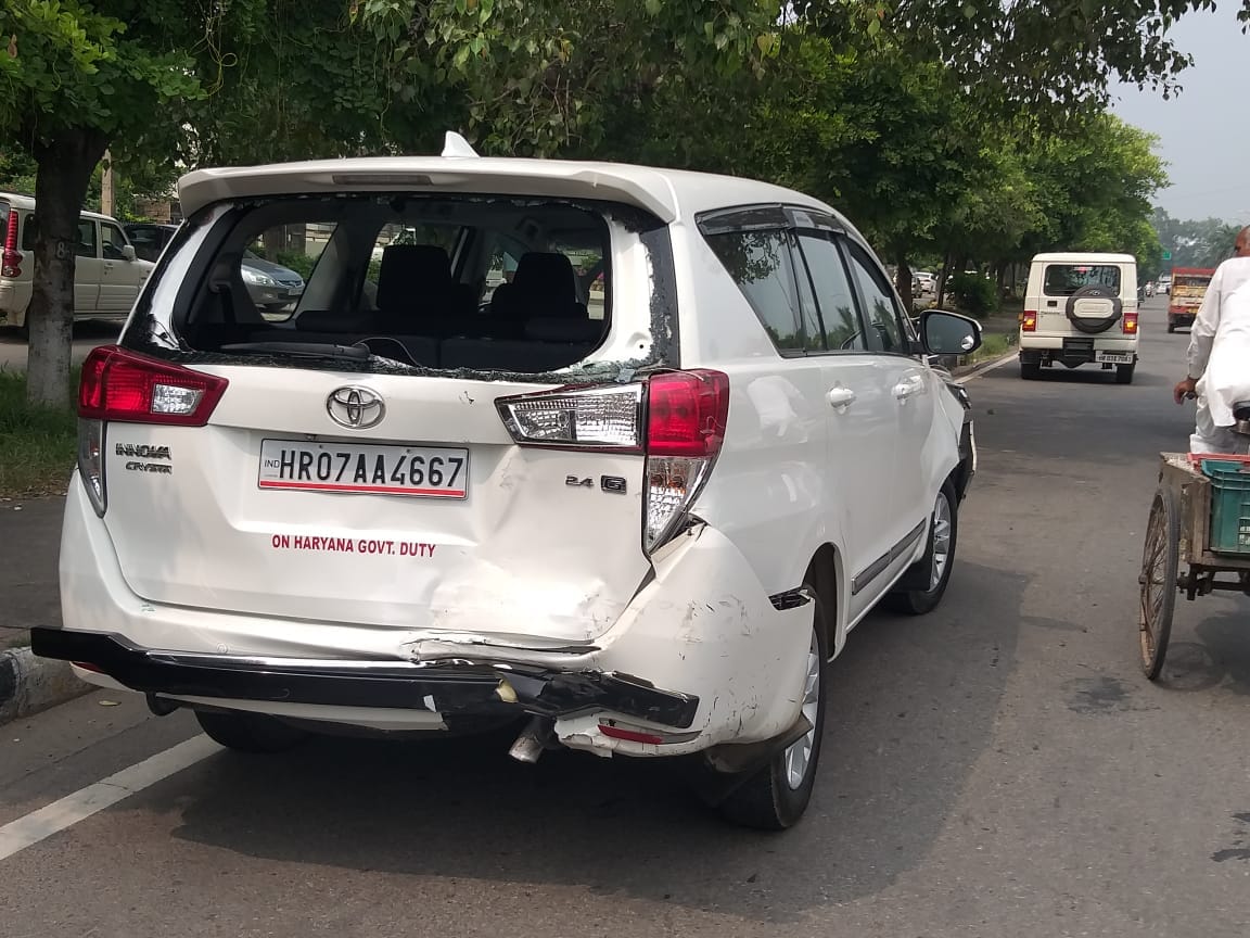 two injuried in road accident