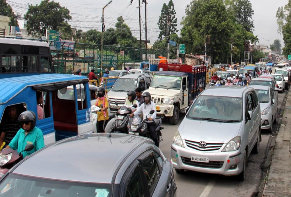 Heavy Traffic jam on dehradun Roads due to shobha yatra public face problem 
