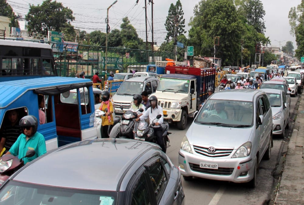 Heavy Traffic jam on dehradun Roads due to shobha yatra public face problem 