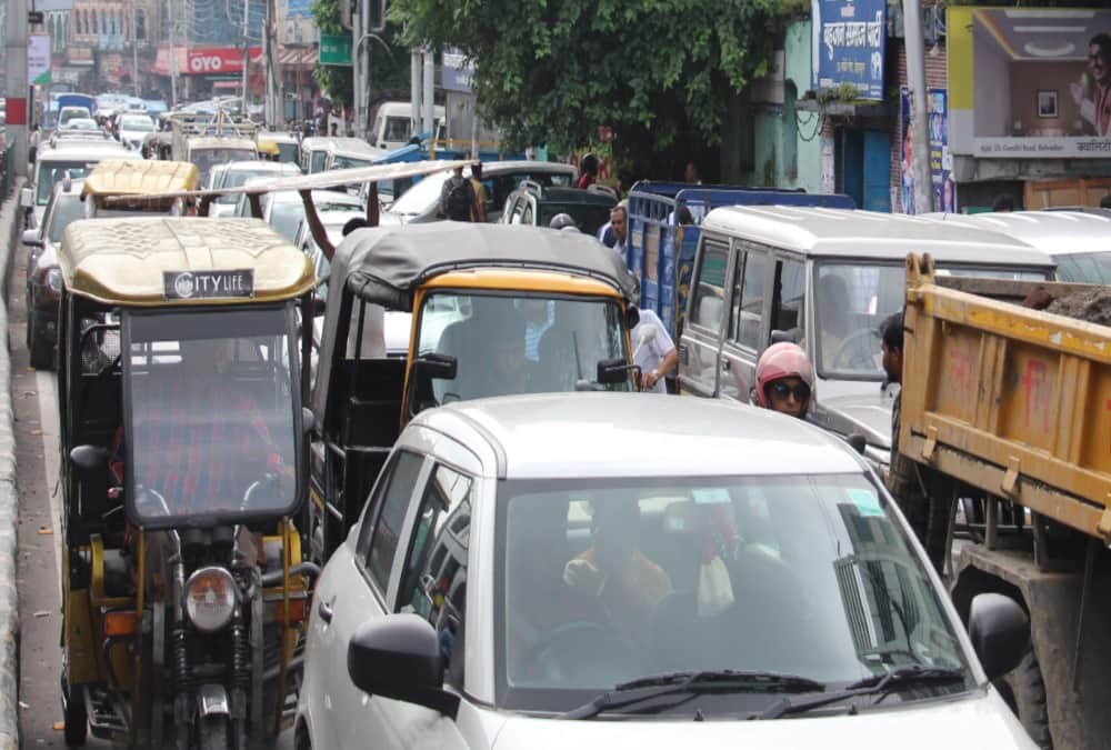 Heavy Traffic jam on dehradun Roads due to shobha yatra public face problem 