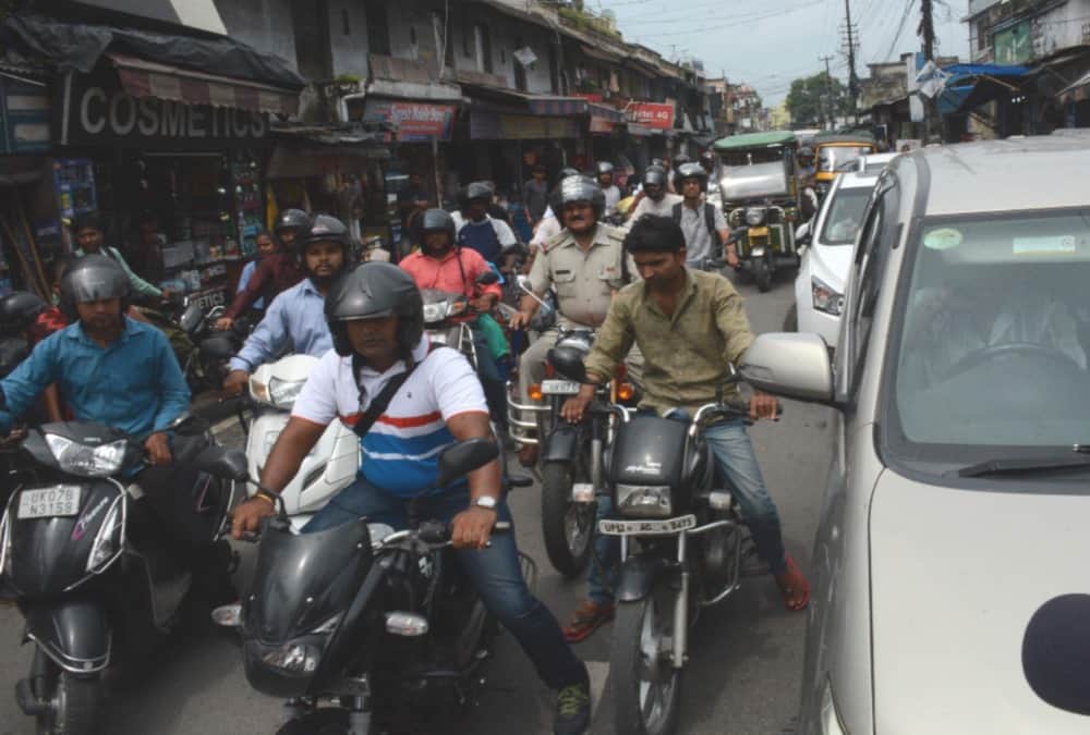 Heavy Traffic jam on dehradun Roads due to shobha yatra public face problem 