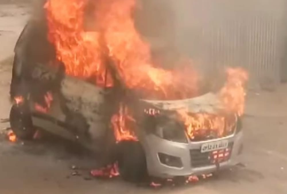 Fire broke out in a car near Daliganj crossing in Lucknow.