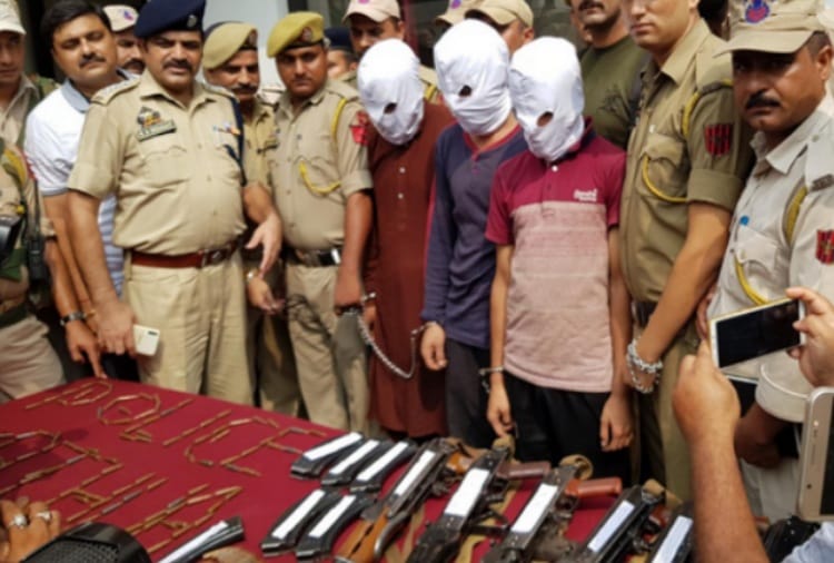 truck full of arms, weapons recovered from jammu punjab border at pathankot