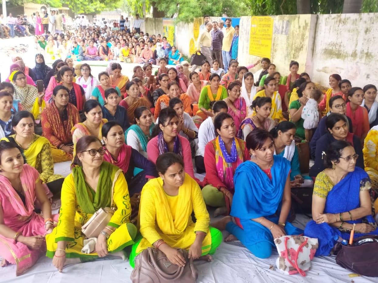 550 teachers left the post of headmaster