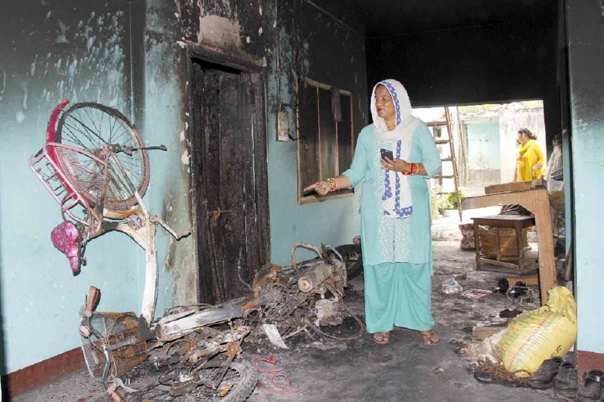 Home Guard has fire in house with his wife and children at Bijnor city of Uttar Pradesh