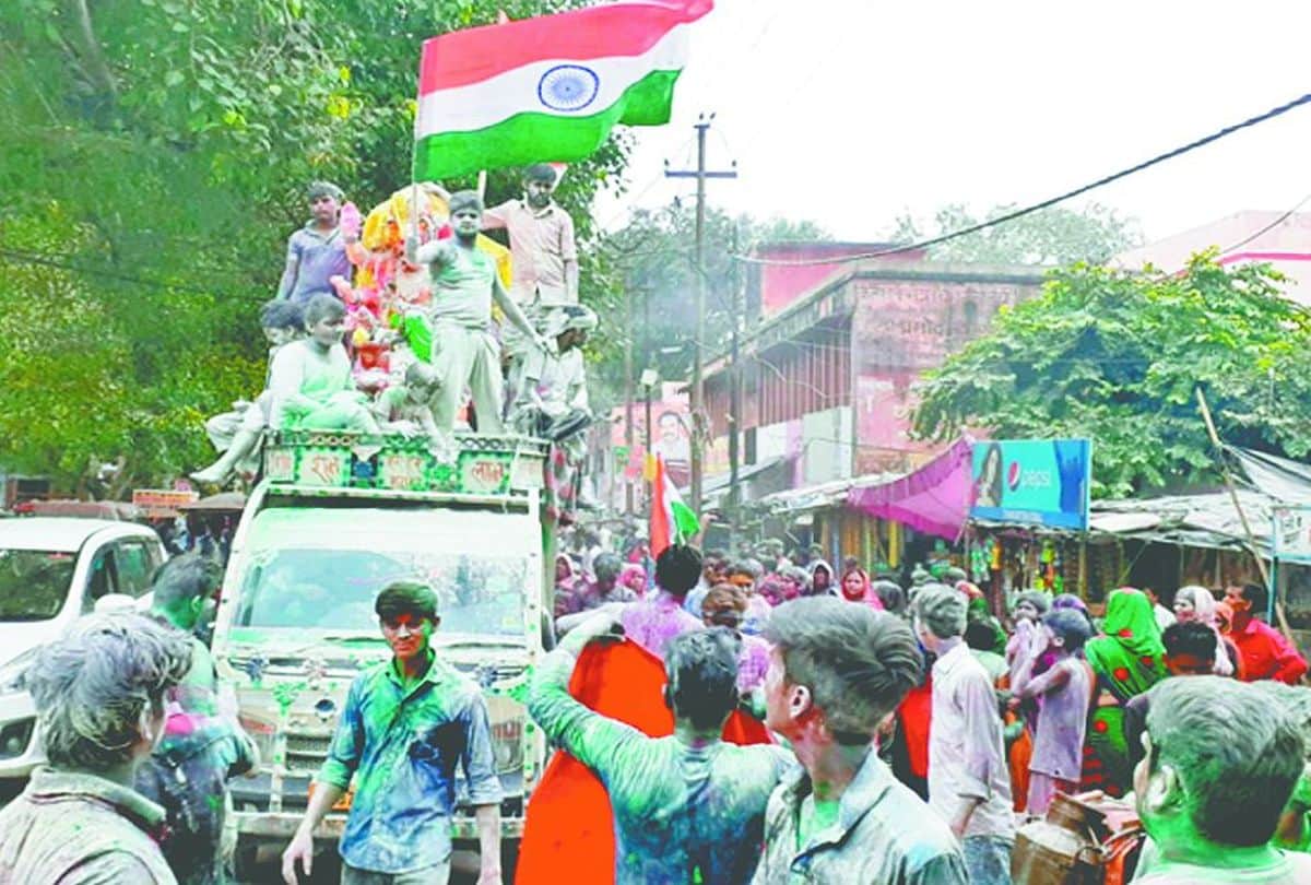 ganesh visarjan in kasganj police stop dj sound system