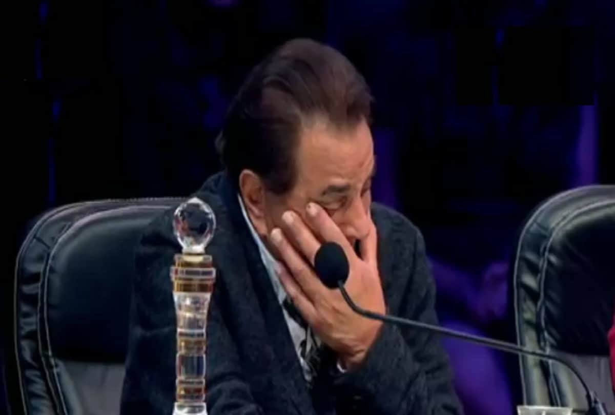 Dharmendra crying on reality show Superstar Singer after watching home town Sahnewal video
