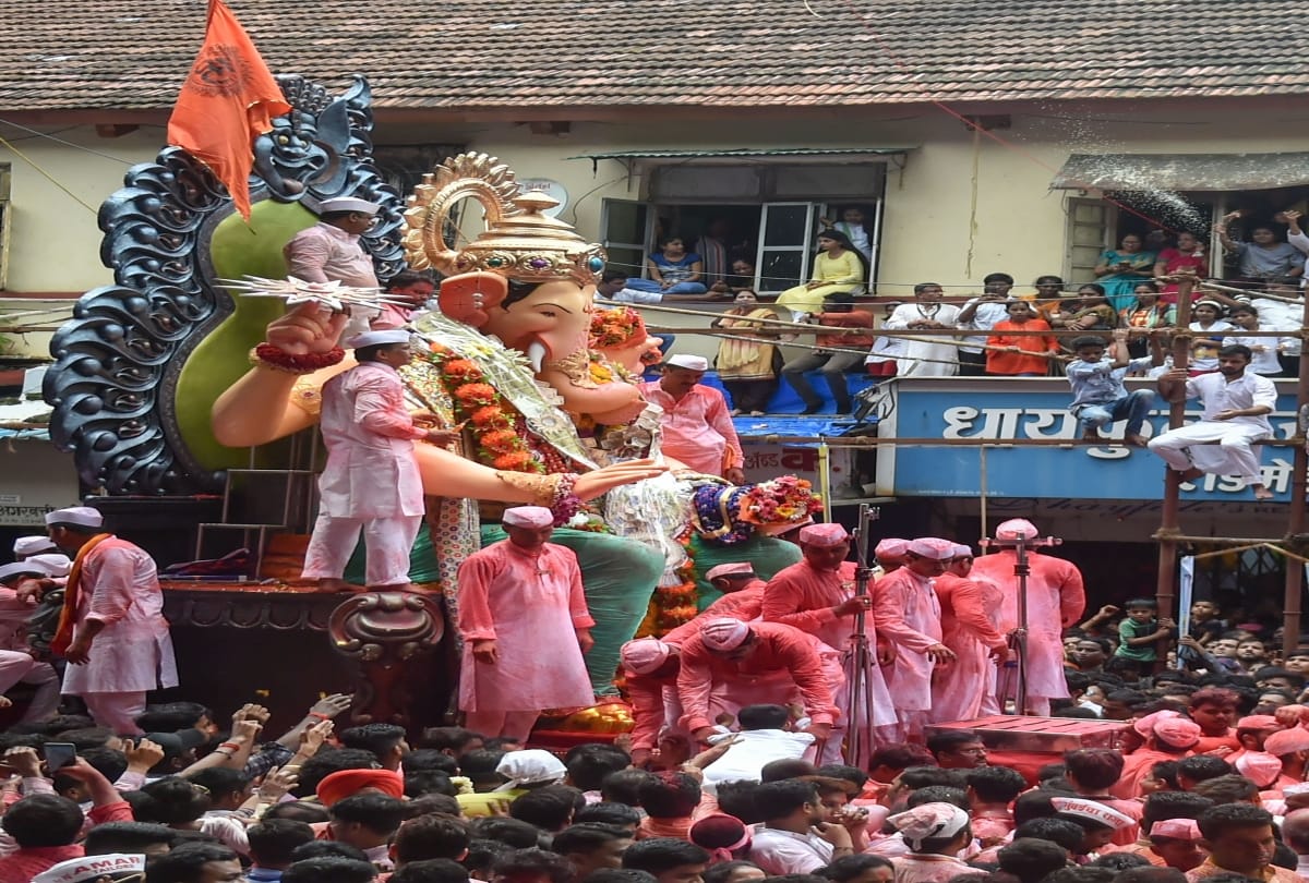 Devotees immersed Ganesh idols with traditional reverence and gaiety
