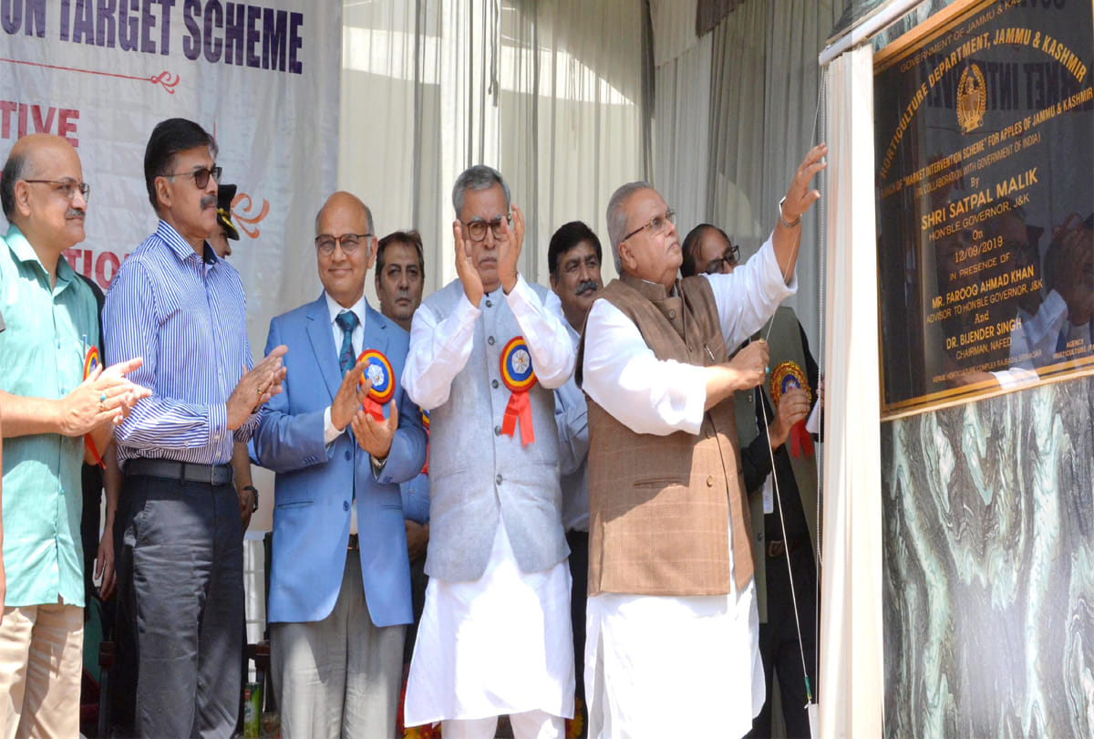 Jammu Kashmir Governor Malik launched the Market Intervention Scheme for Apples in Srinagar