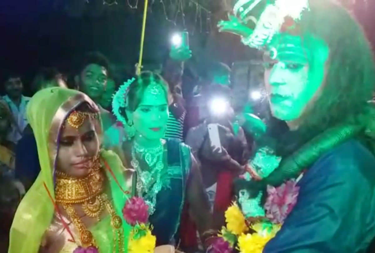 Lover couple got married in Ganesh Pandal in etah