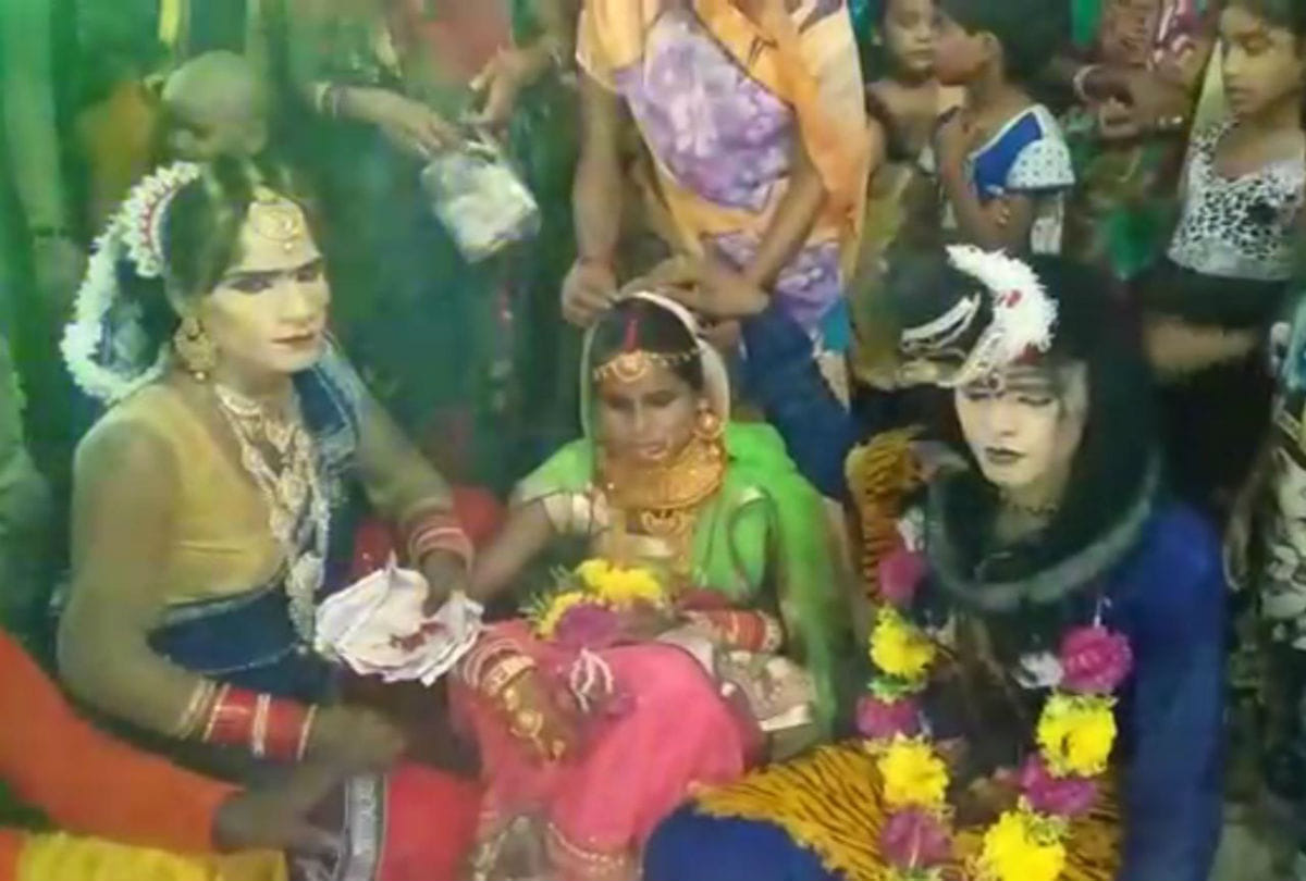 Lover couple got married in Ganesh Pandal in etah