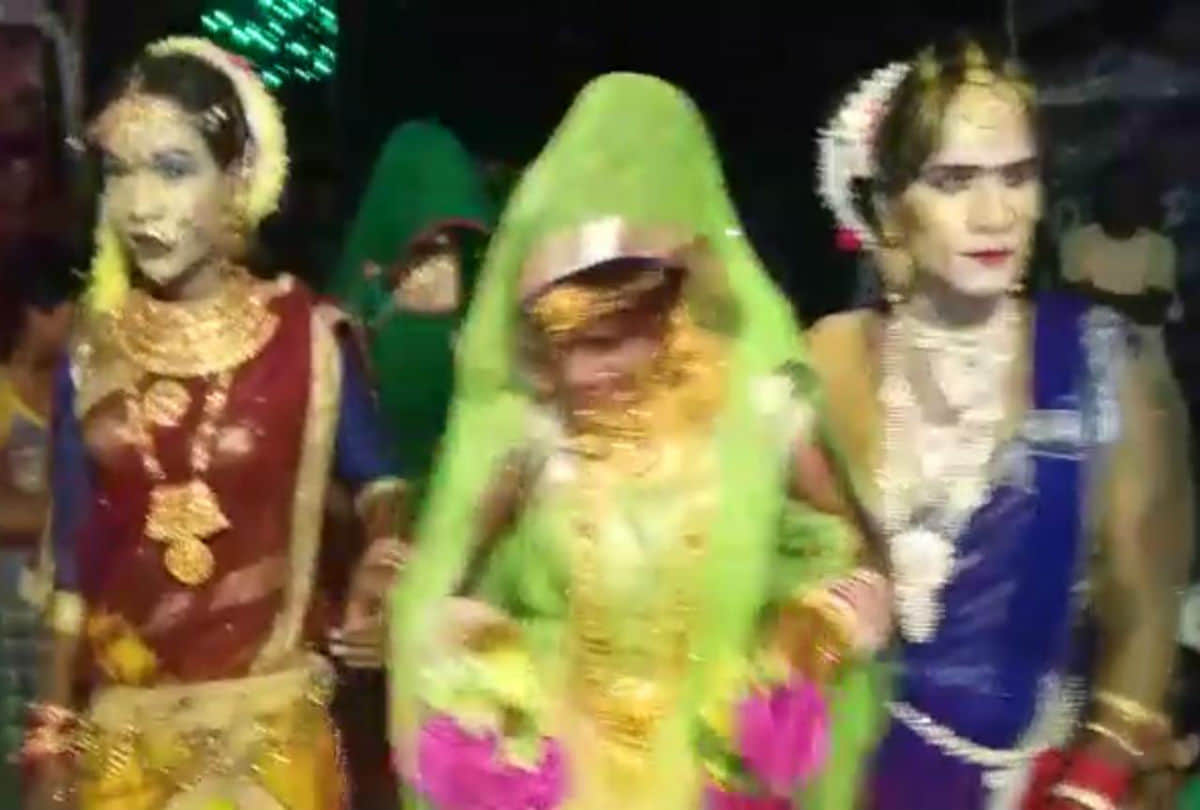 Lover couple got married in Ganesh Pandal in etah