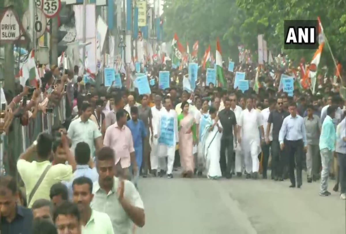 CM Mamata Banerjee leads a protest march against nrc