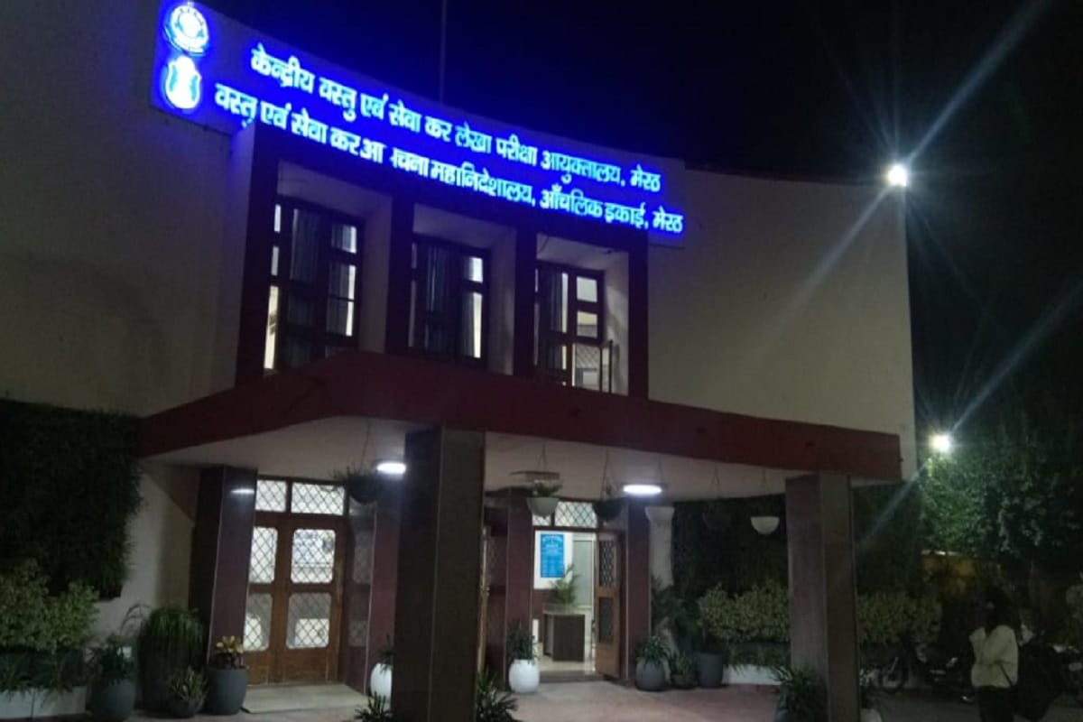 CBI arrested superintendent of CGST office in case of taking bribe at Meerut