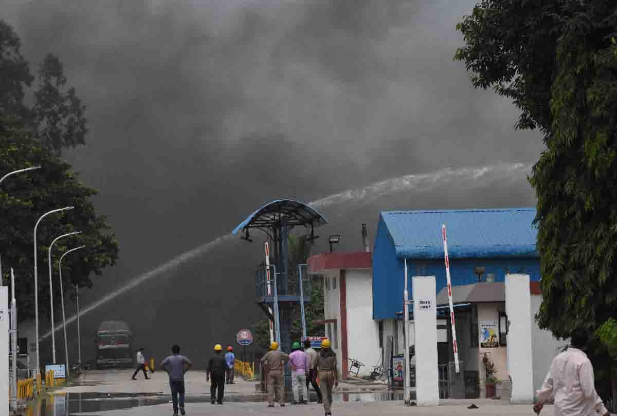 Students did not go to school in panic after fire in Hindustan Gas Petroleum