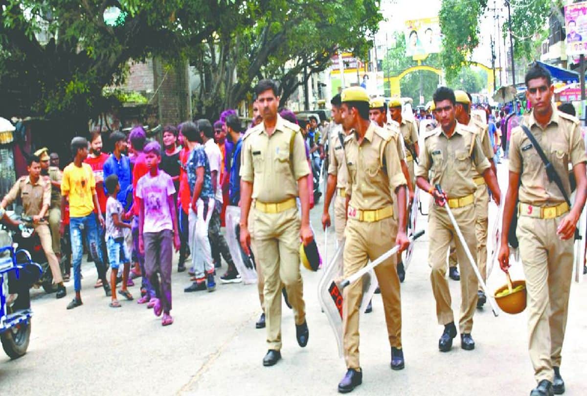 ganesh visarjan in kasganj police stop dj sound system