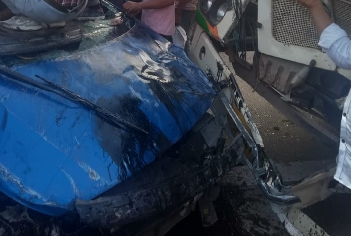 Accident Happend on Expressway near GBTU, Noida