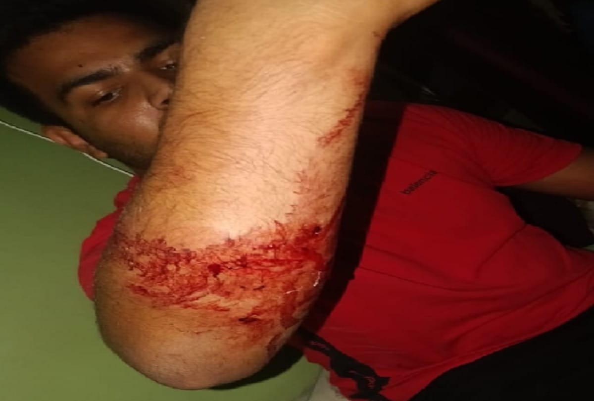 Dog bite Hindu Yuva vahini organizer, Admitted in hospital