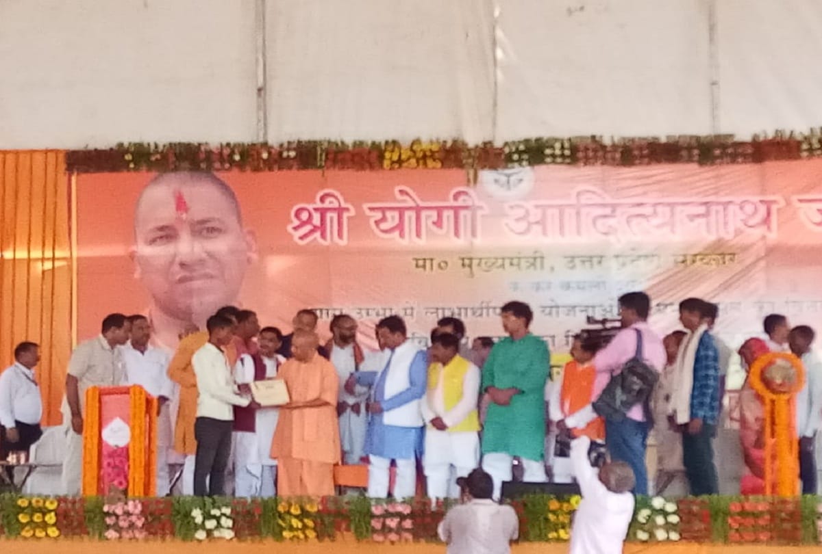 CM yogi inaugurate lay foundation stone for 46 projects visit Ubhbha sonbhadra