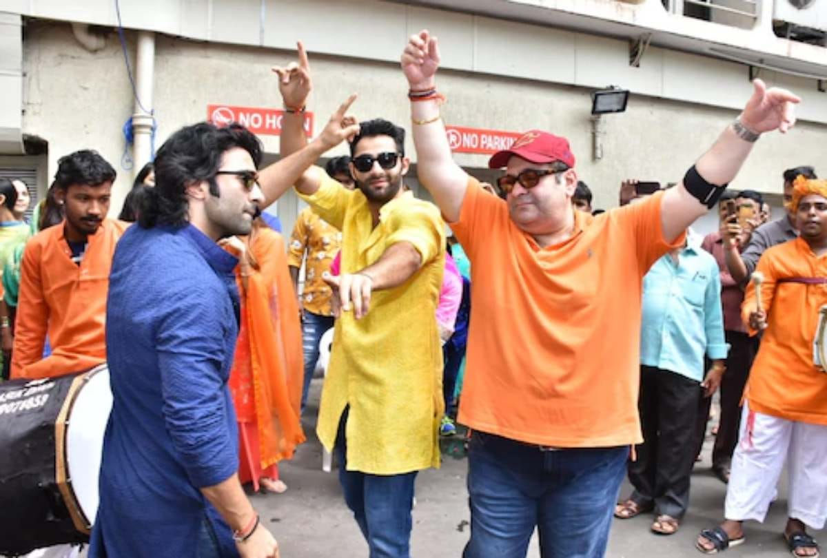 shah rukh khan done ganesh pooja and visarjan he share photo on social media