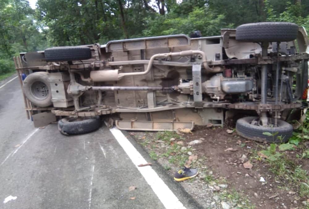 Overloading In Max Pickup Vehicle 28 passenger seated in 5 seat capacity in nainital 