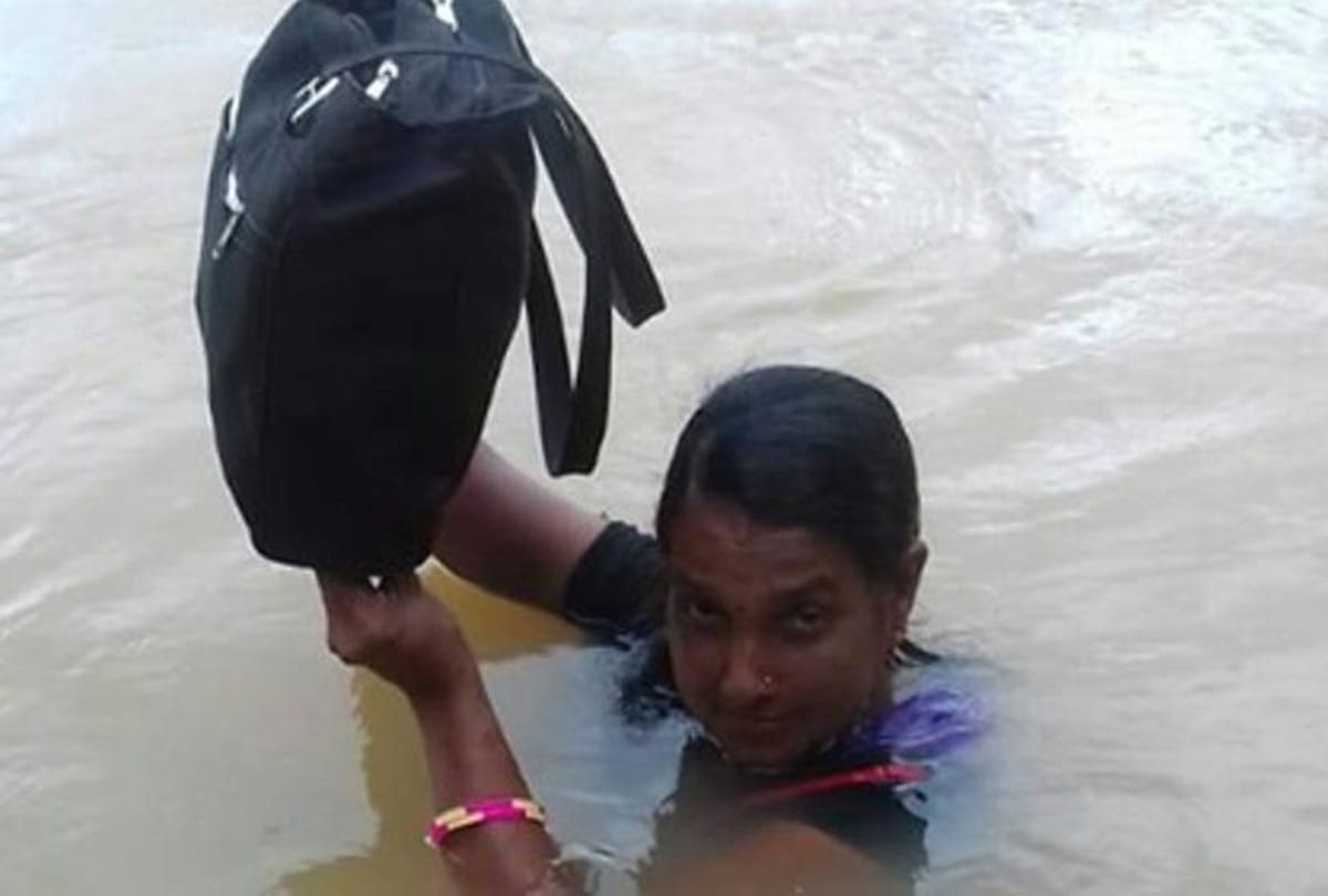 Odisha, Binodini Samal teacher crossing Sapua river to reach school to teach children for 11 years