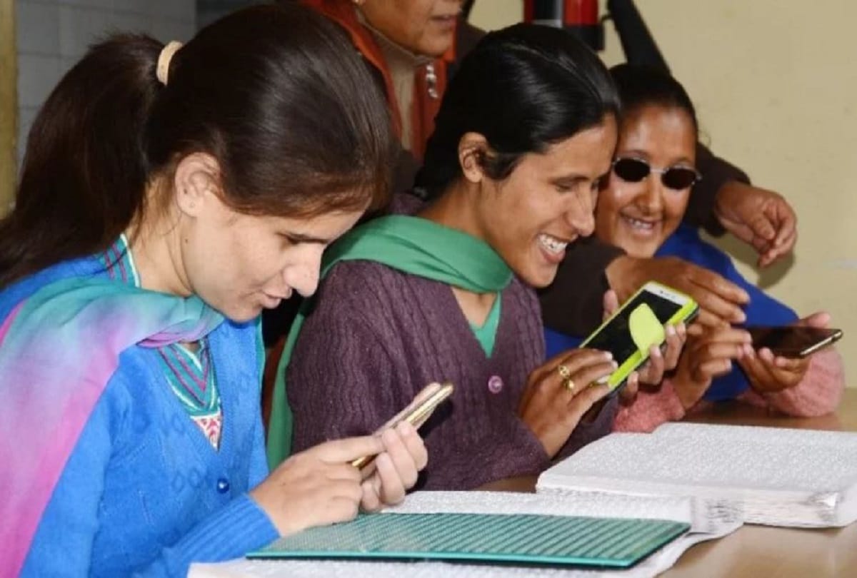 Two Indians won awards in UAE for making apps for the blind people