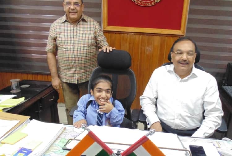 Student Anmol Became One Day deputy commissioner Of Firozpur