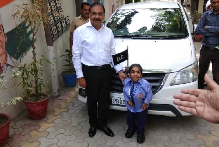 Student Anmol Became One Day deputy commissioner Of Firozpur