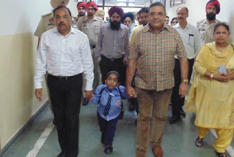 Student Anmol Became One Day deputy commissioner Of Firozpur