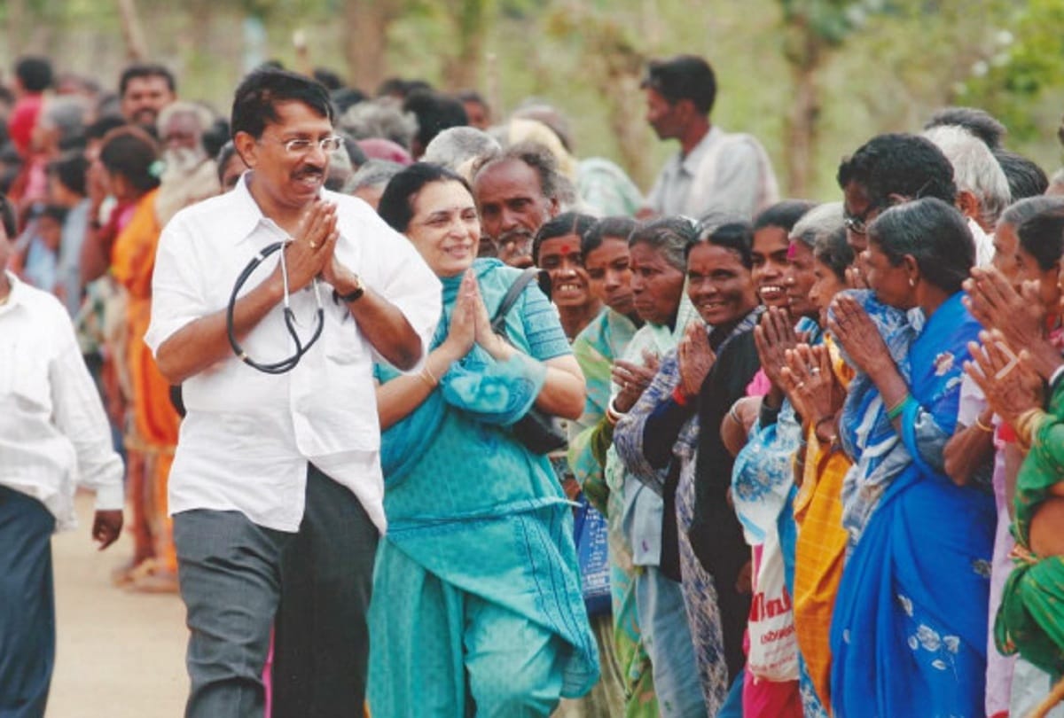 KBC 11 Amitabh Bachchan meets Dr Ramana Rao who done his treatment while Coolie film injury