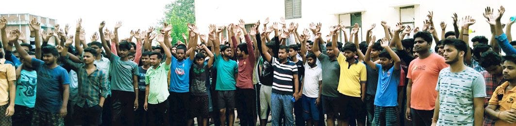 injeeniyaring kaalej mein lage vaatar koolar mein milee chhipakalee, chhaatron ne kaata hangaama