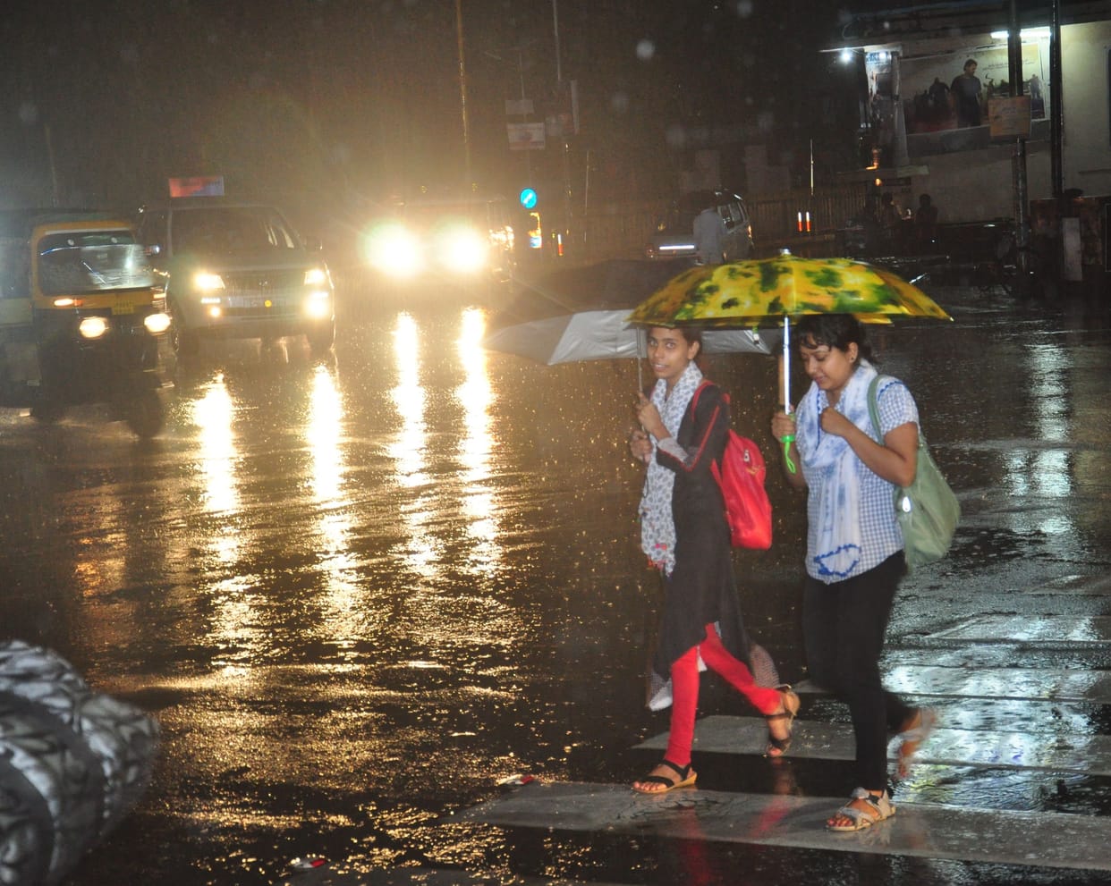 jhamajham barish ne badla mosam ka mijaj