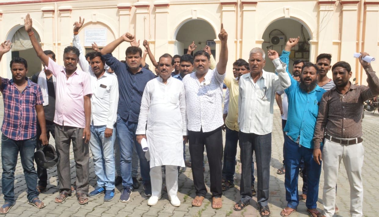 traders protest against electricity rate